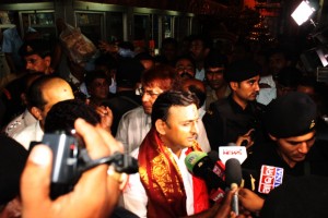 koda surakhya  madhya re uttar pradesh mukhyamantri sj.akhilesh jadav puri sri mandira re jew mana nku darshan karile aji. (8)
