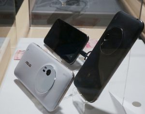 ASUS ZenFone Zoom smartphone