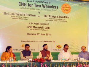 Pradhan, Javadekar launch Pilot Phase of CNG for Two Wheelers